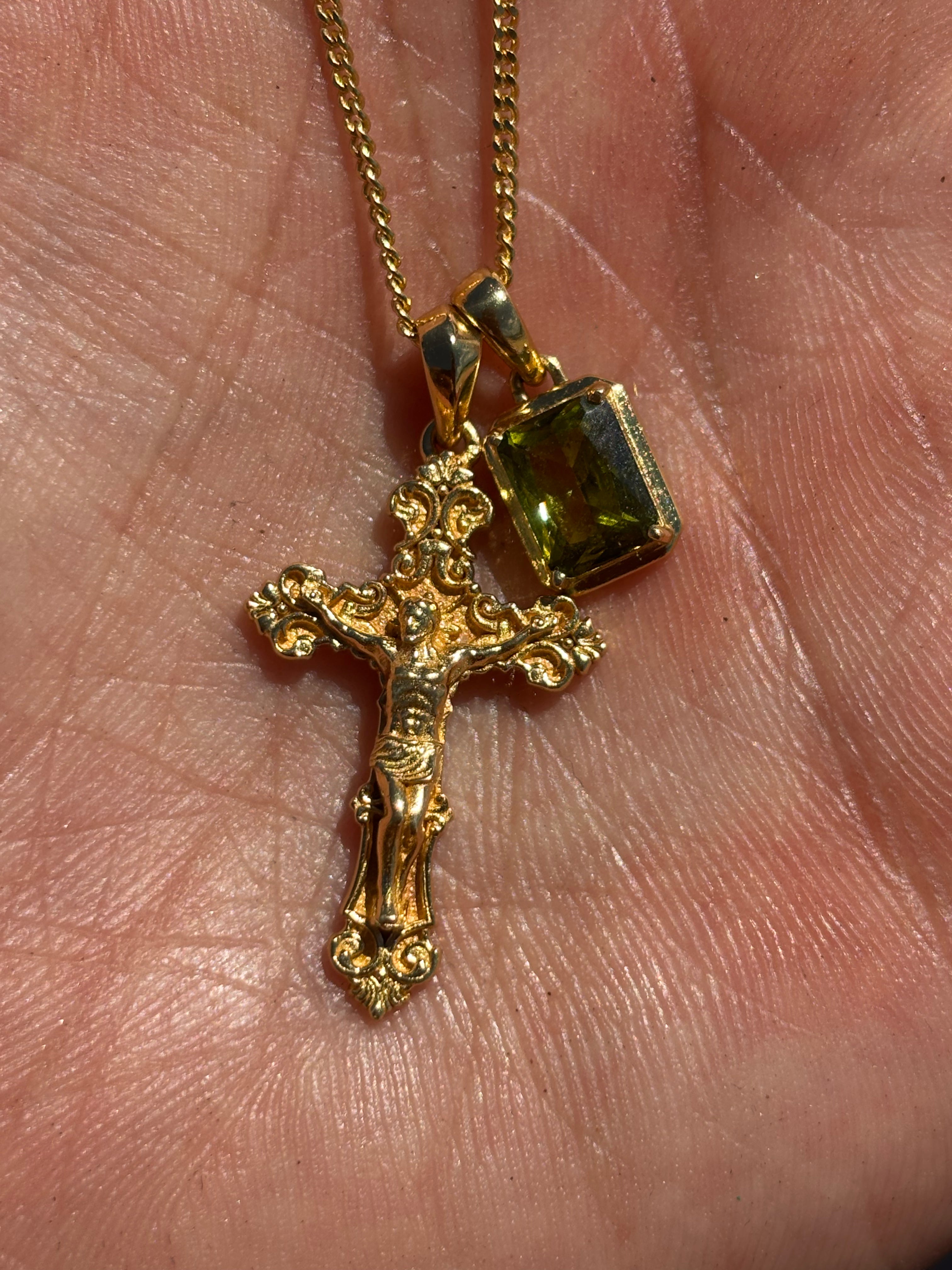 Motif crucifix x Mediterranean Olive stone stack - Gold