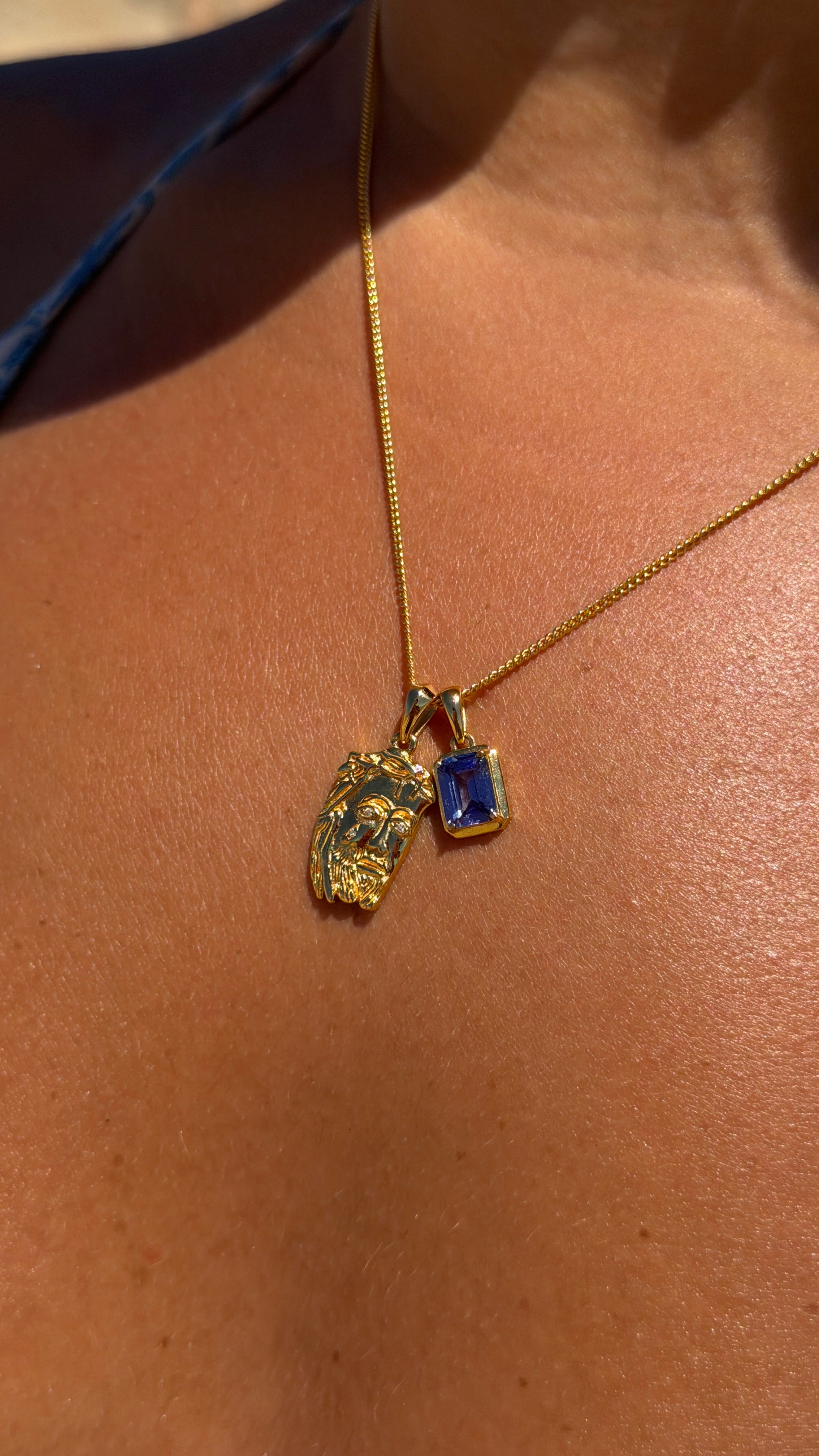 Tearing Jesus Piece x Sapphire stone stack - Gold