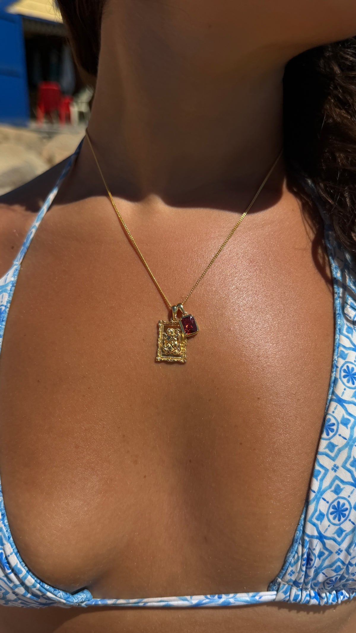 Saint George frame x Lisbon red stone stack - Gold