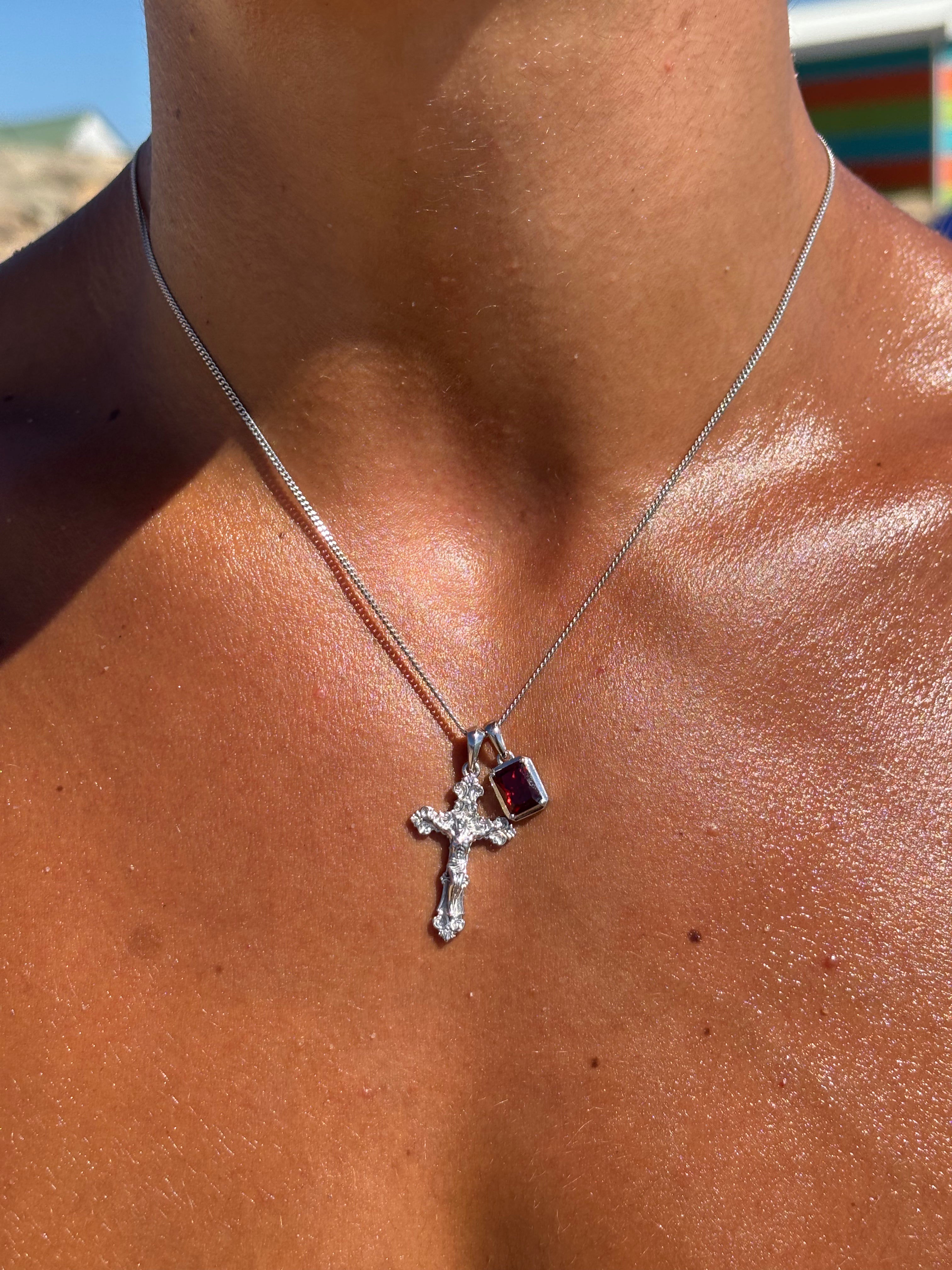 Motif crucifix x Lisbon red stone stack - Silver