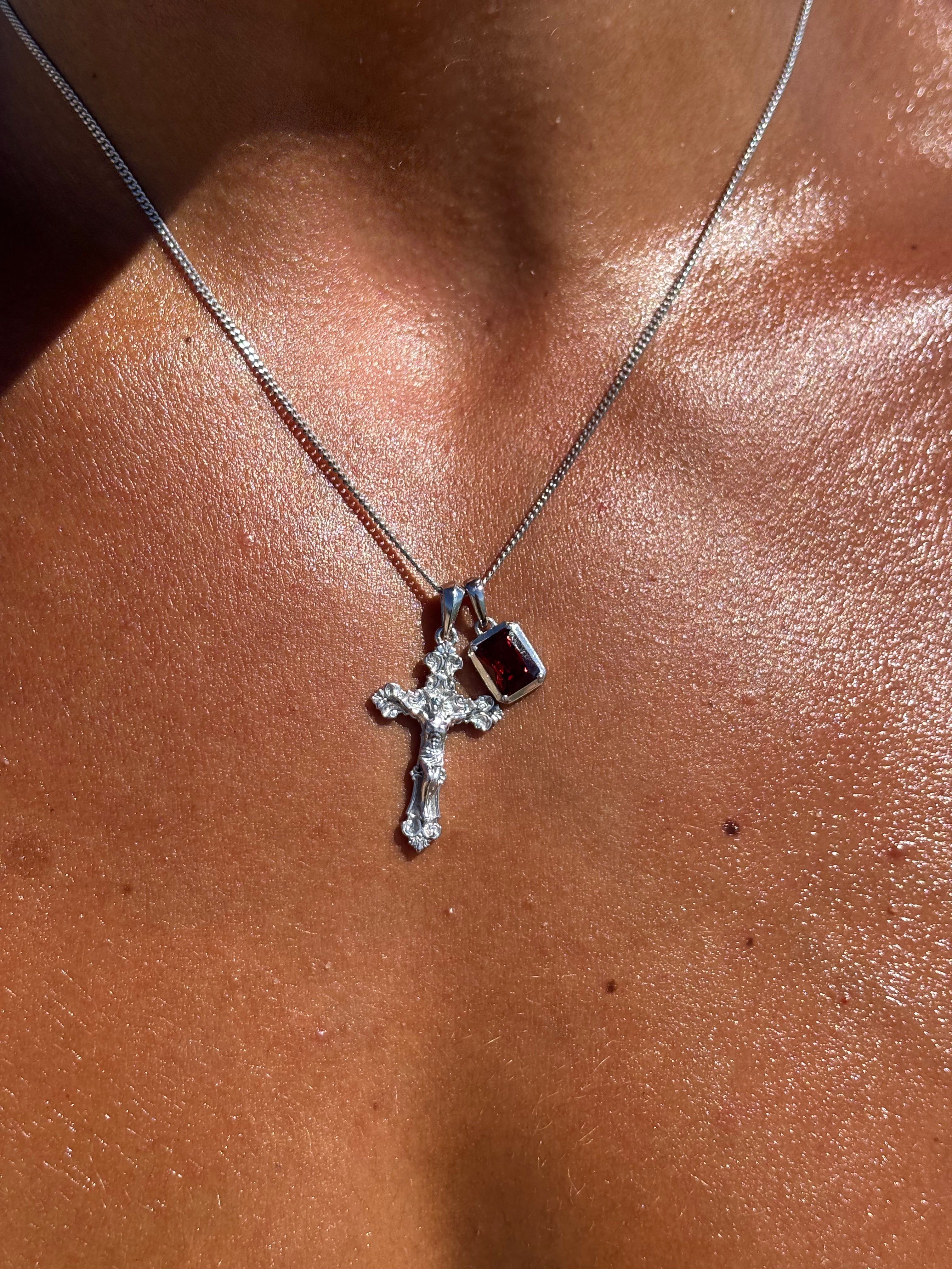Motif crucifix x Lisbon red stone stack - Silver