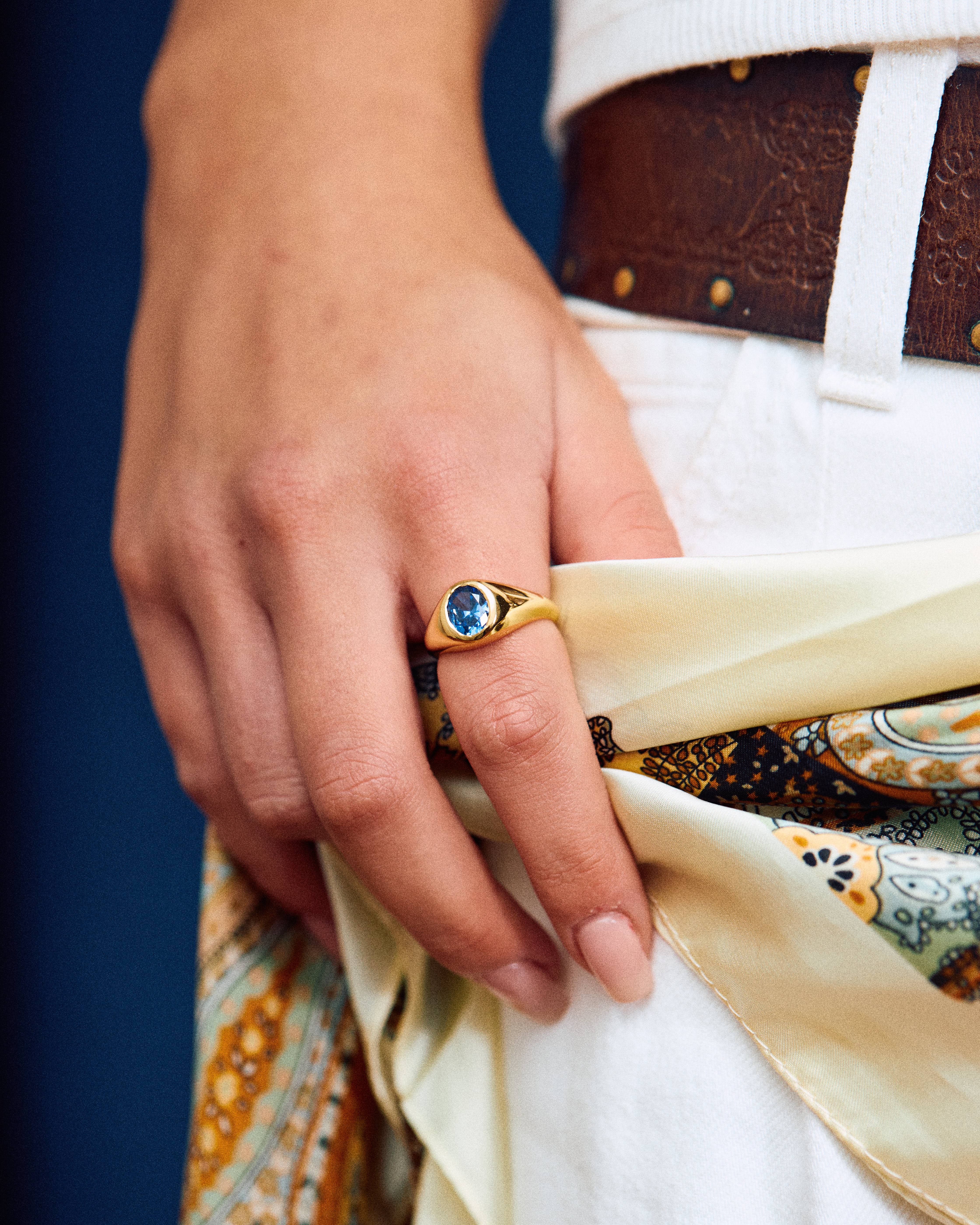 Porto Sapphire Signet ring - Gold