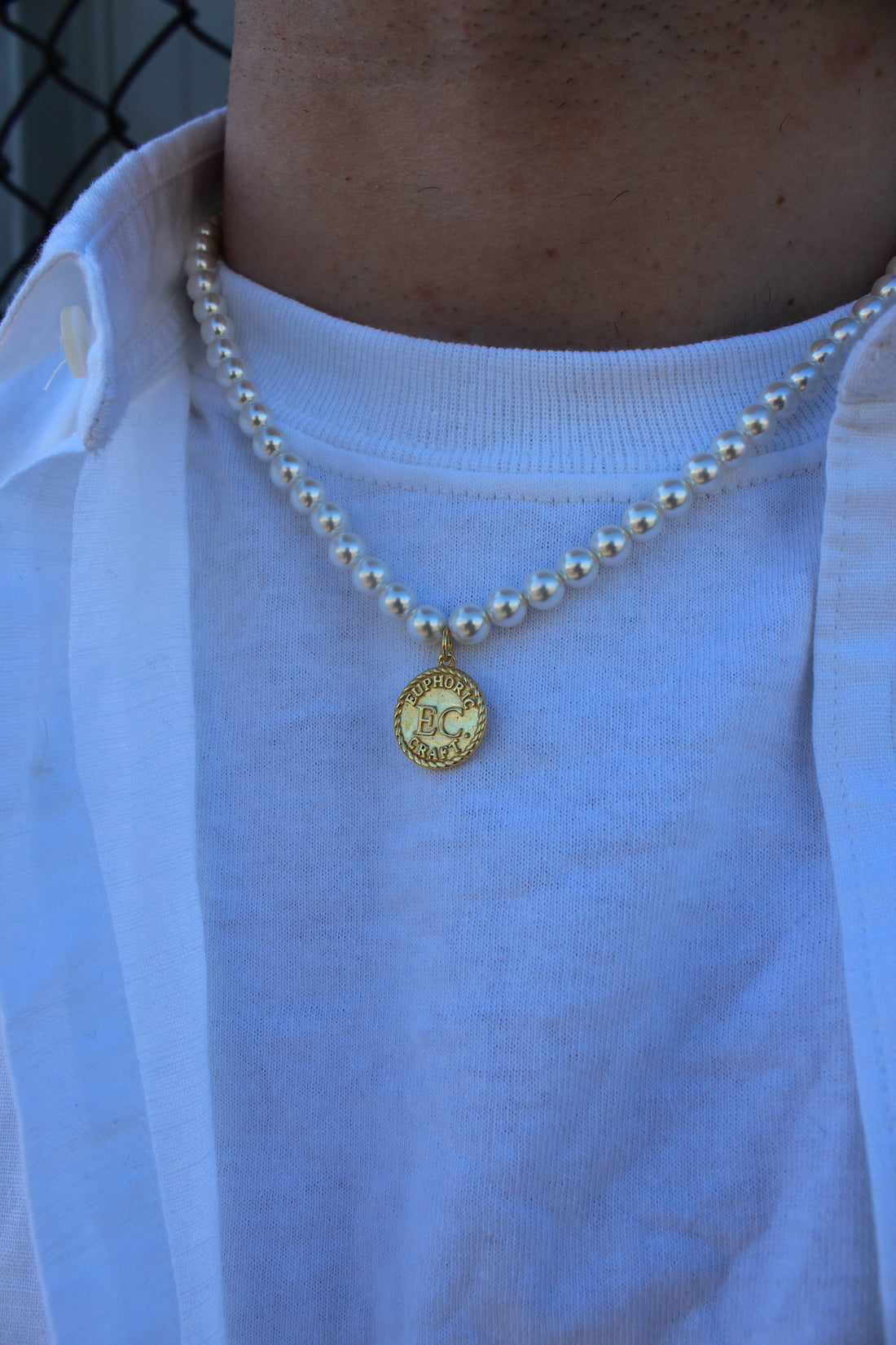 Gold pendant pearls